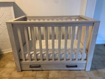 Complete set babykamer  beschikbaar voor biedingen