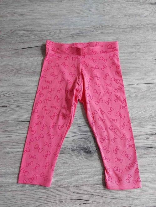 Leggings 3/4 motif nœuds C&A taille 104 état neuf, Enfants & Bébés, Vêtements enfant | Taille 104, Comme neuf, Fille, Pantalon