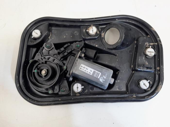 Moteur fermeture auxiliaire portière avant droite d'un Audi, Autos : Pièces & Accessoires, Carrosserie & Tôlerie, Audi, Utilisé