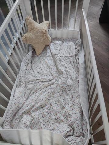 Lit bébé Ikea GULLIVER - avec matelas et protège-lit pour bé, Enlèvement, Utilisé, Rectangulaire, Réglable en hauteur