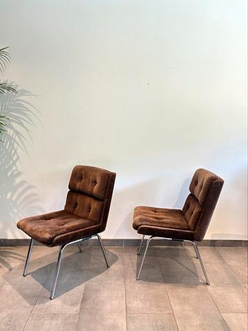 2 Italiaanse vintage stoelen project beschikbaar voor biedingen