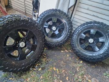Velgen met band 265/75/16 nissan navara  /dodge 6x 114.3   beschikbaar voor biedingen