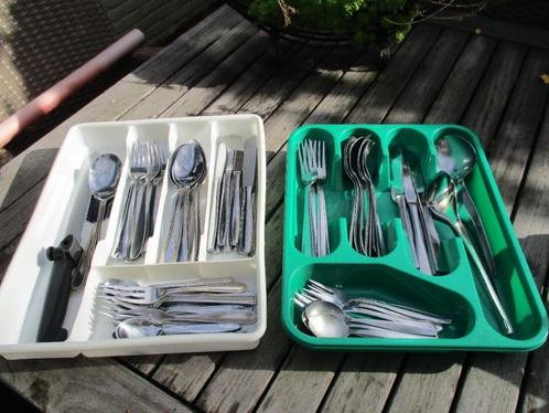2 Gevulde bestekbakken 20€, Huis en Inrichting, Keuken | Bestek, Zo goed als nieuw, Bestekset, Inox of Chroom, Vaatwasserbestendig