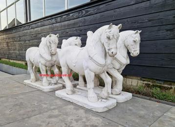 4 paarden van beton 