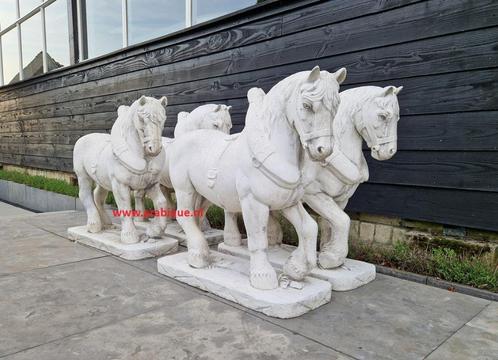4 paarden van beton, Tuin en Terras, Tuinbeelden, Zo goed als nieuw, Beton, Ophalen