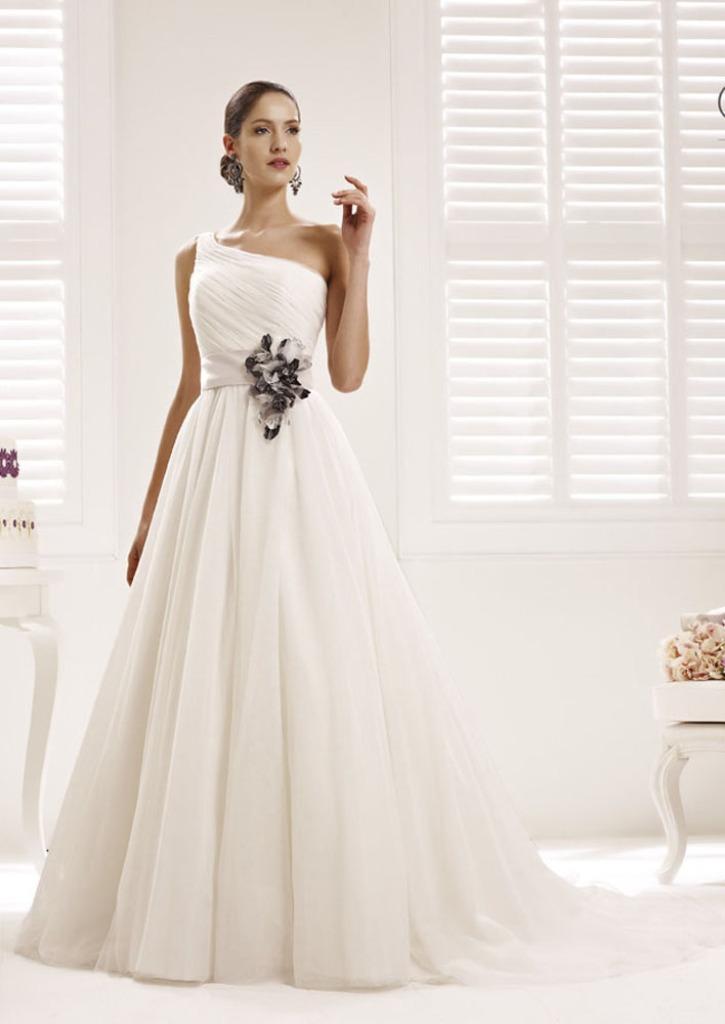 Nieuwe bruidsjurk - Merk Nicole - maat 38/40, Kleding | Dames, Trouwkleding en Trouwaccessoires, Nieuw, Trouwjurk, Overige kleuren