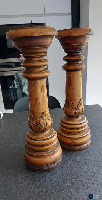 2 houten kandelaars beschikbaar voor biedingen