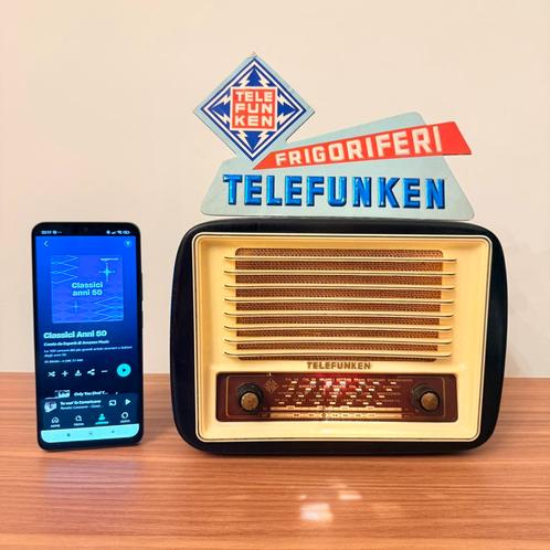VINTAGE BUIZENRADIO TELEFUNKEN BABY STAR 1956 MET BLUETOOTH, Antiek en Kunst, Antiek | Tv's en Audio, Verzenden