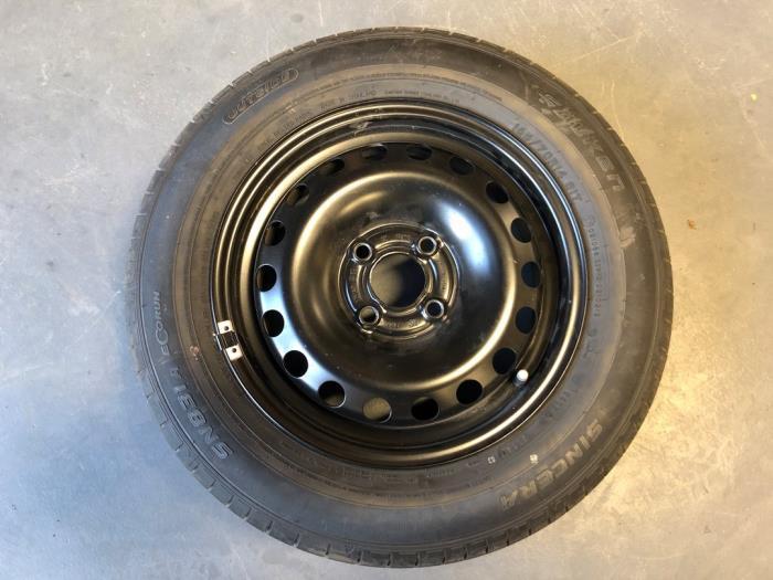 Roue de secours d'un Volkswagen UP, Autos : Pièces & Accessoires, Pneus & Jantes, Jante(s), Véhicule de tourisme, Utilisé, 3 mois de garantie