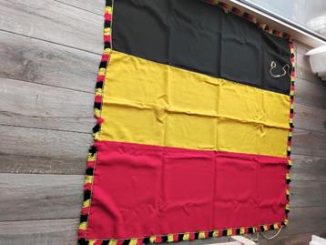 Antieke Belgische driekleur met franjes beschikbaar voor biedingen
