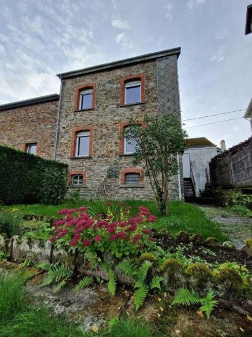 PALISEUL: Mooie woning met garage en tuin, 3slpkrs, 2a62ca., Immo, Huizen en Appartementen te koop, Provincie Luxemburg, 200 tot 500 m²