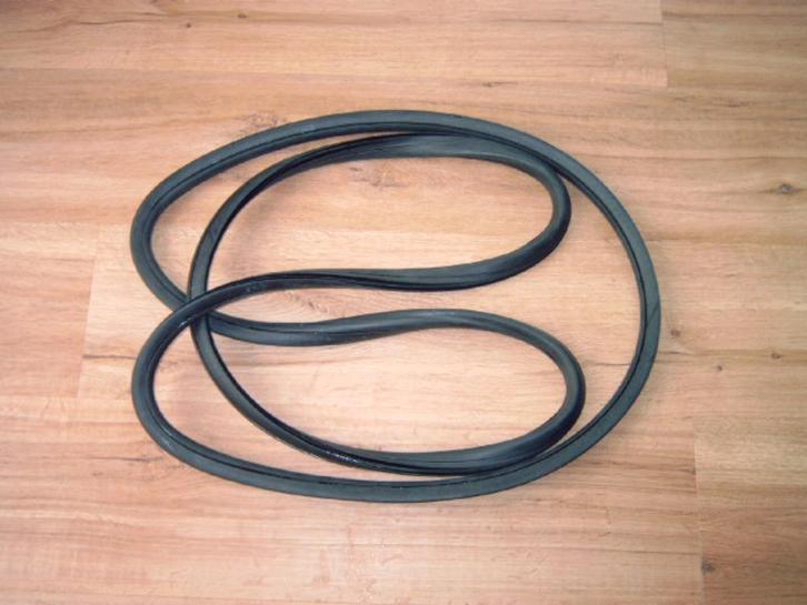 Voorruitrubber + sierlijst VW Golf, Caddy, Jetta MK1, Auto-onderdelen, Ruiten en Toebehoren, Oldtimer onderdelen, Volkswagen, Nieuw