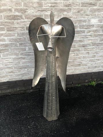 grote metalen engel - 117 cm hoog beschikbaar voor biedingen