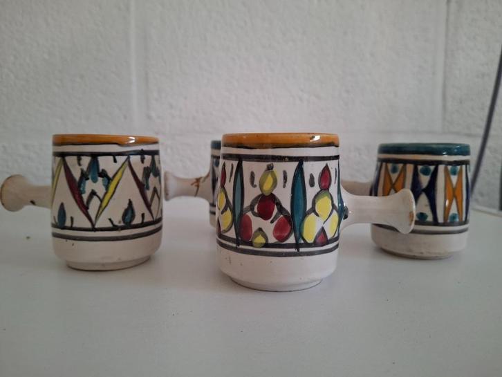 tasses à café/ moka  Marque en " hébreux " en dessous, Antiek en Kunst, Antiek | Keramiek en Aardewerk, Ophalen