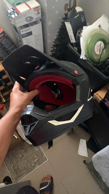 Casque moto Cross  disponible aux enchères