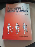 Teaching the skills of soccer - J. Segura Rius, Livres, Livres de sport, Comme neuf, Enlèvement ou Envoi