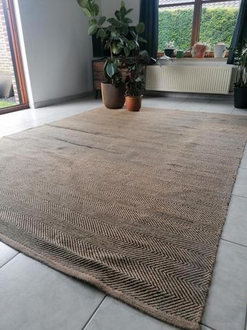 Prachtig bruin-zwart Sisal tapijt beschikbaar voor biedingen