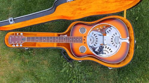 Stagg resonator gitaar met koffer en lederen strap, Muziek en Instrumenten, Snaarinstrumenten | Gitaren | Akoestisch, Zo goed als nieuw