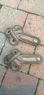 Schoudervullingen voor Belgische officieren, Verzamelen, Ophalen