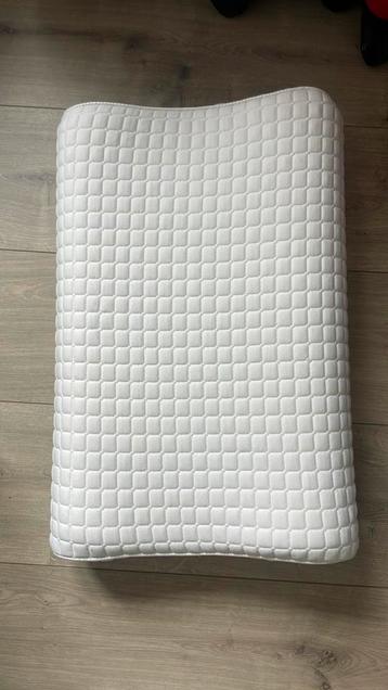 Ergonomisch hoofdkussen beschikbaar voor biedingen