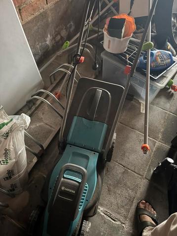 4 grasmaaierstekoop , 1 nieuw,1goedwerkend,1 voor onderdelen, Enlèvement, Comme neuf