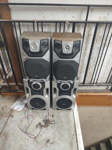4 speakers 