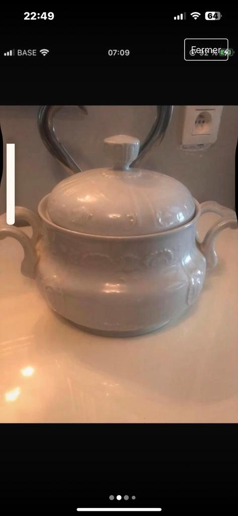 Soupière Bavaria blanche élégante sur la table, Huis en Inrichting, Keuken | Potten en Pannen, Zo goed als nieuw, Ophalen of Verzenden