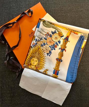 Hermès square 90 Le Matin Neuf zijde beschikbaar voor biedingen