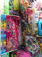3 dozen looms bandjes en nog een zak vol looms., Ophalen, Zo goed als nieuw