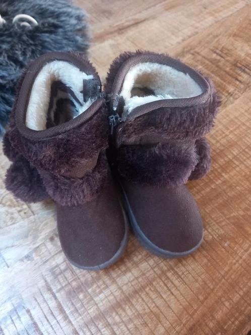 Schattige en Warme Babylaarsjes – Maat 21, Kinderen en Baby's, Babykleding | Schoentjes en Sokjes, Zo goed als nieuw, Laarsjes