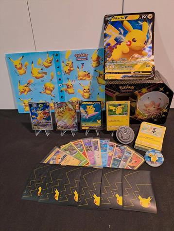 Pikachu cadeau set, heel veel mooie kaarten en items+map!!
