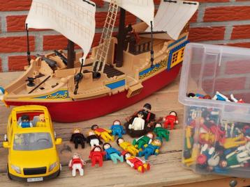 Piratenschip van Playmobil en nog ander playmobil beschikbaar voor biedingen