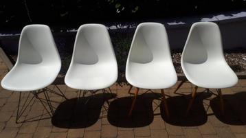4 chaises Vitra Eames plastic chair beschikbaar voor biedingen