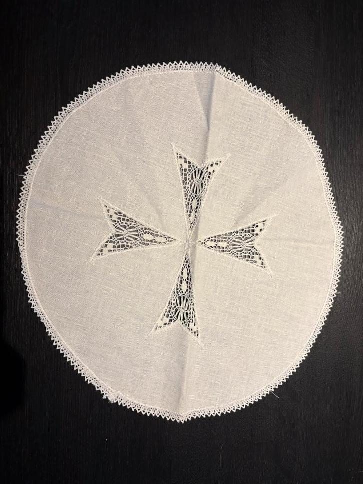 Hand gestikt tafelkleed, Antiek en Kunst, Antiek | Tapijten, Tafelkleden en Textiel, Ophalen