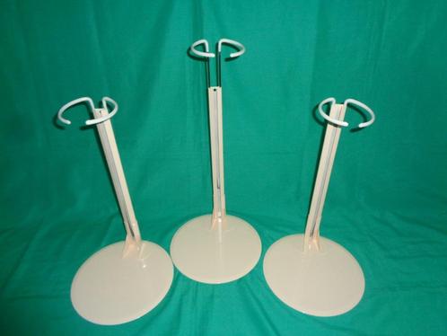 Grote Poppenstandaards. Nieuw.  Voor poppen 50 - 90 cm, Verzamelen, Poppen, Nieuw, Accessoires, Ophalen of Verzenden