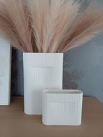 2 muuto ridge vazen in off white, Maison & Meubles, Accessoires pour la Maison | Vases, Enlèvement
