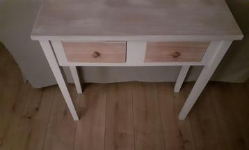 Sidetable beschikbaar voor biedingen