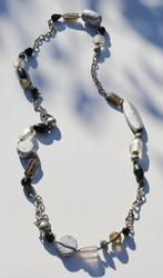 Mooie ketting in zwart en zilver, Handtassen en Accessoires, Kettingen, Ophalen of Verzenden, Zo goed als nieuw, Zilver, Overige materialen