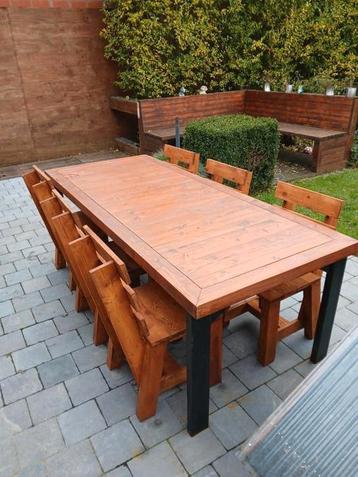 Tuintafel beschikbaar voor biedingen