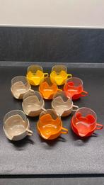 10 vintage thee glazen in retro kleuren houders, Enlèvement ou Envoi