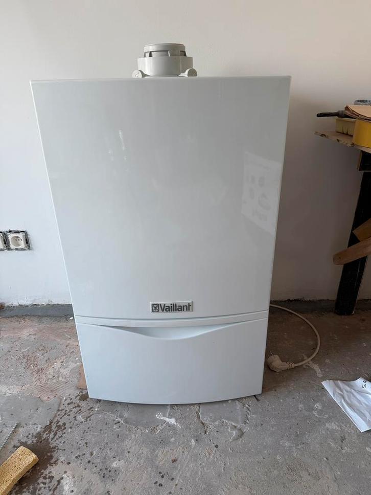 Vaillant ecotec plus met thermostaat en enkele buizen, Doe-het-zelf en Bouw, Chauffageketels en Boilers, Zo goed als nieuw, Ophalen