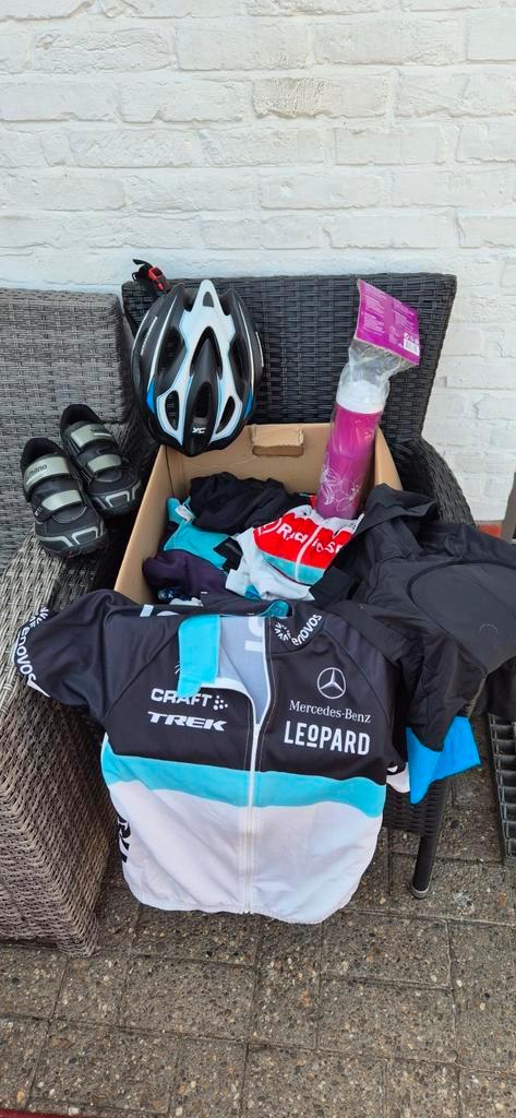 wielrennen kledij, schoenen en helm, Sport en Fitness, Wielrennen, Zo goed als nieuw, Helm, Ophalen