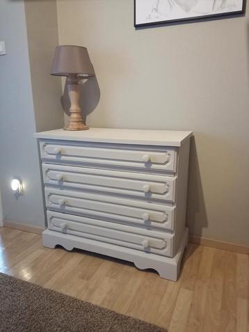 Commode ladekast beschikbaar voor biedingen
