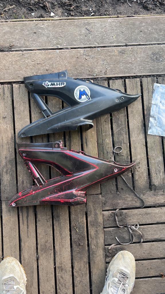 2 capuchons Z gauches pour Yamaha Aerox/MBK Nitro, Vélos & Vélomoteurs, Pièces de cyclomoteur | Scooters, Comme neuf, Yamaha, Capot