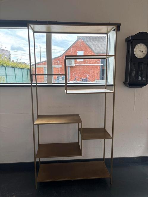 Moderne metalen wandkast / open rek – goudkleurig, Huis en Inrichting, Kasten | Stellingkasten, Gebruikt, Ophalen