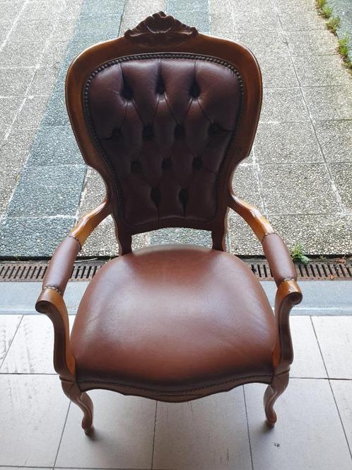 Iconische zetel met Chesterfield format reugleuning., Antiek en Kunst, Antiek | Meubels | Stoelen en Sofa's, Ophalen