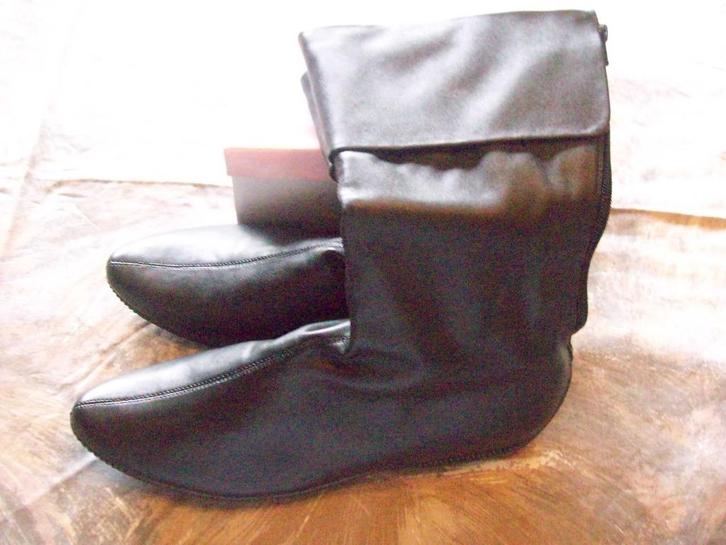 Mooie Zwarte LaarZen MaaT 38 NieuW in de DooS., Kleding | Dames, Schoenen, Nieuw, Lage of Enkellaarzen, Zwart, Ophalen of Verzenden