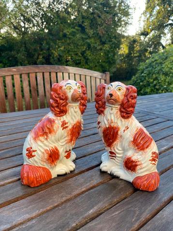 Set van 2 porseleinen hondjes H20cm L12cm beschikbaar voor biedingen