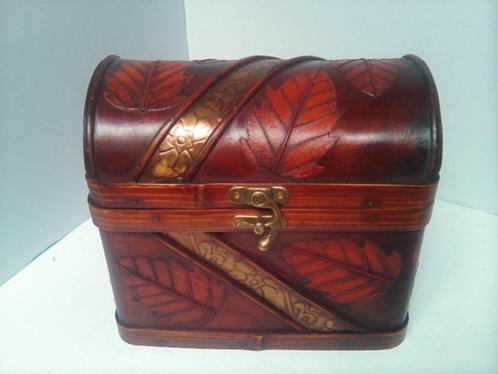 Presentatie houten koffer met bladmotief + koperelementen-KL, Maison & Meubles, Accessoires pour la Maison | Coffres, Neuf, Moins de 50 cm