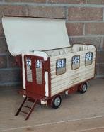 Metalen decoratieve woonwagen, Enlèvement